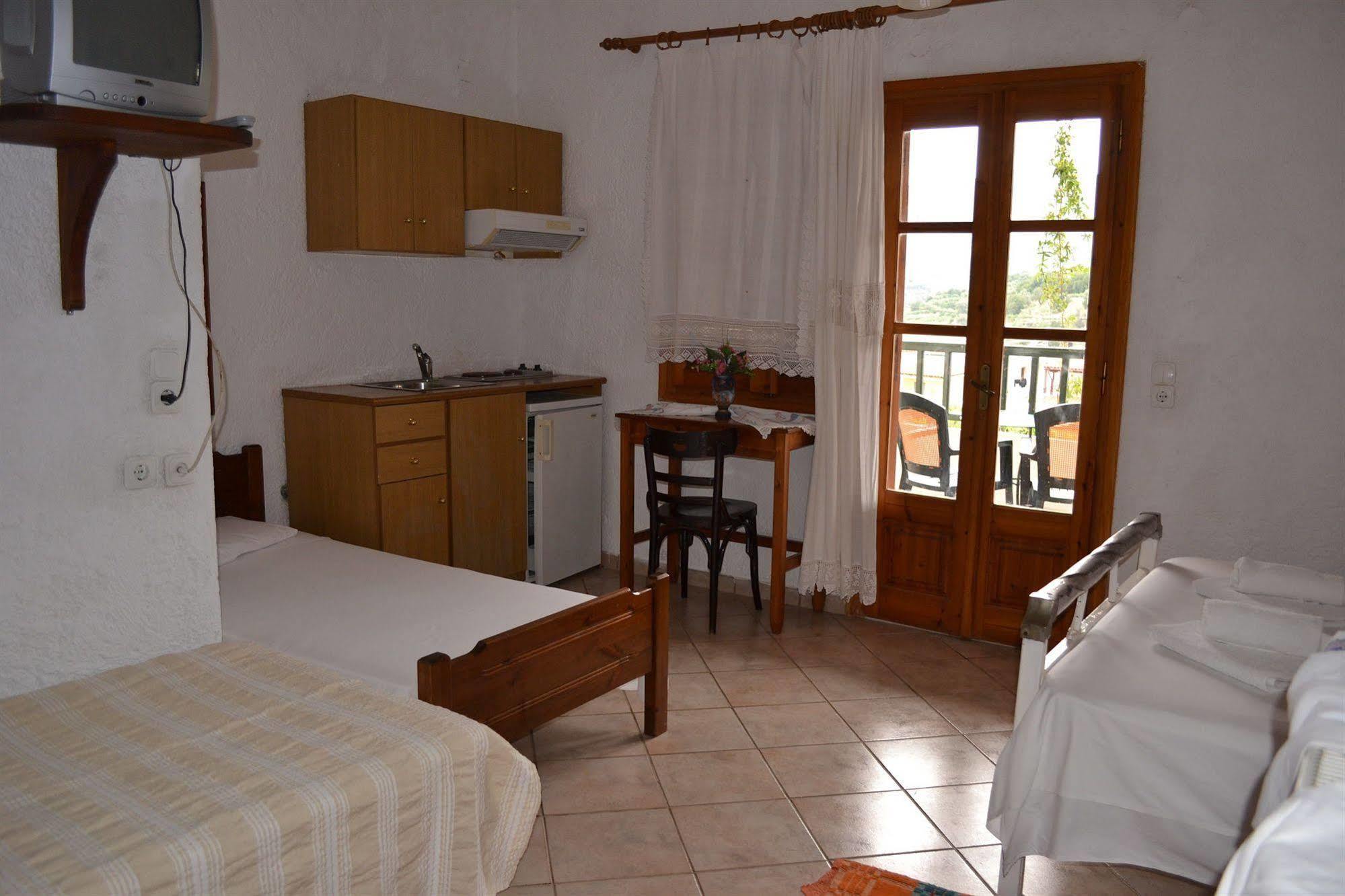 Keramos Hotel Zaros Ngoại thất bức ảnh